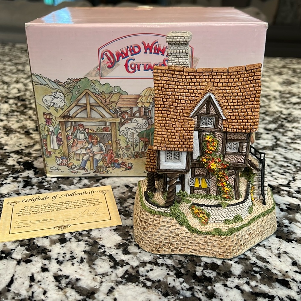 David Winter Cottages Lace Makers Cottage